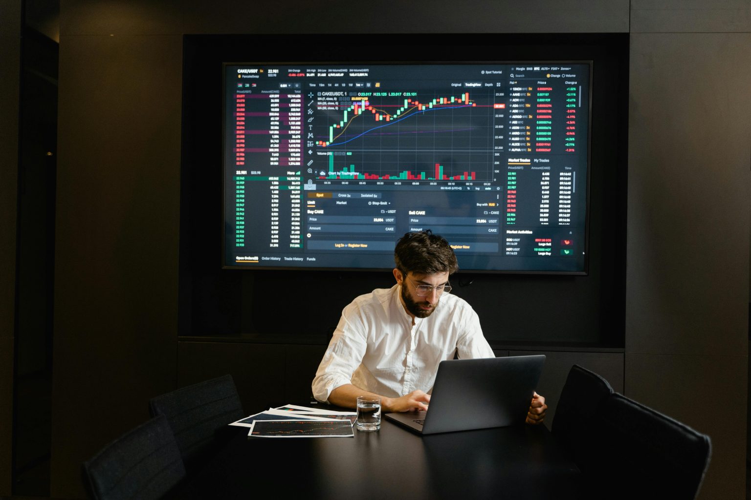 Become a Tradeline Broker in Today’s Credit Industry