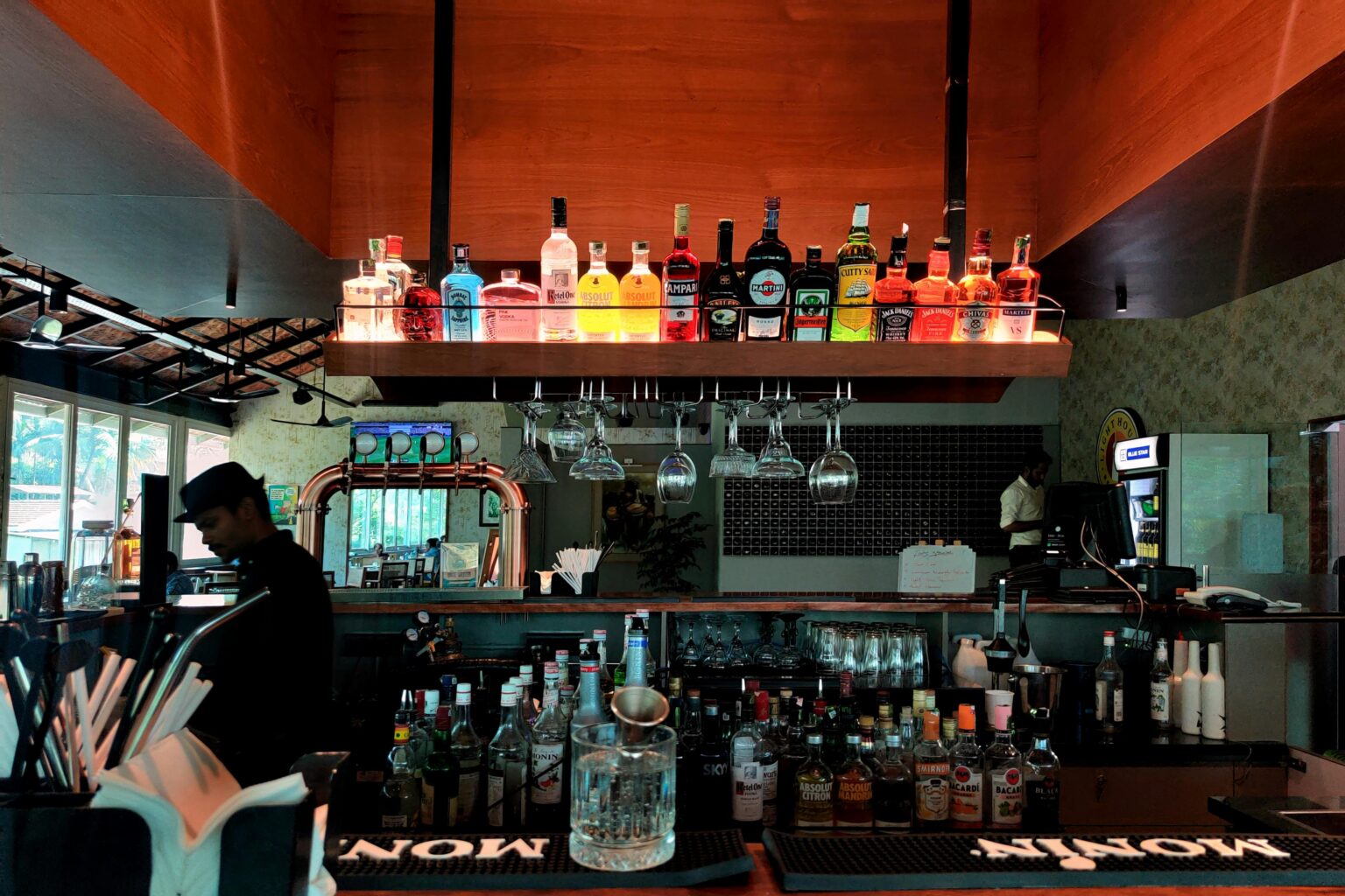 Hotel Bar Experiences That Elevate Guest Satisfaction